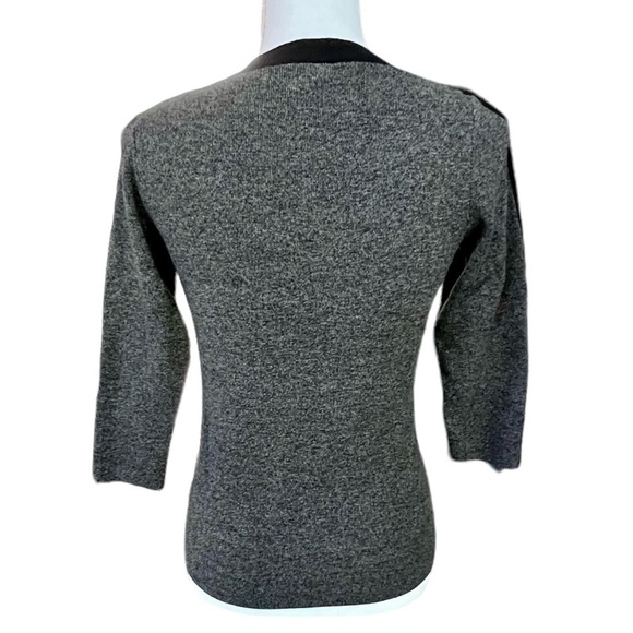 Cute CB Gray Sweater Top with Black Neckline and Buttons on 3/4 Sleeves Sz S - Picture 4 of 7